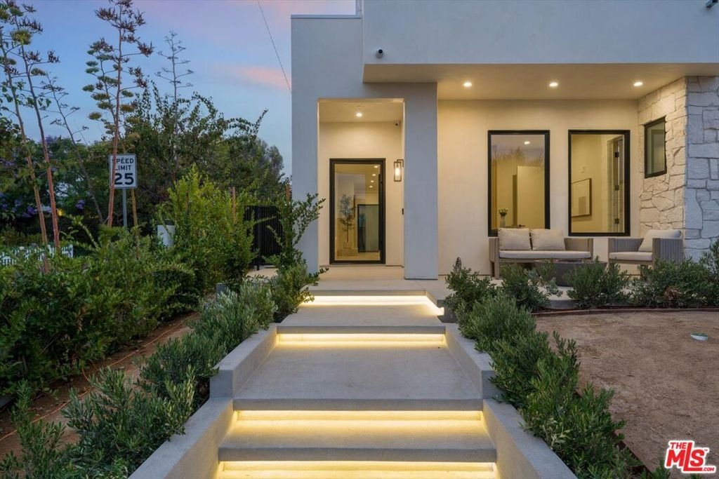 House in Los Angeles, California, United States 3 - 18662024