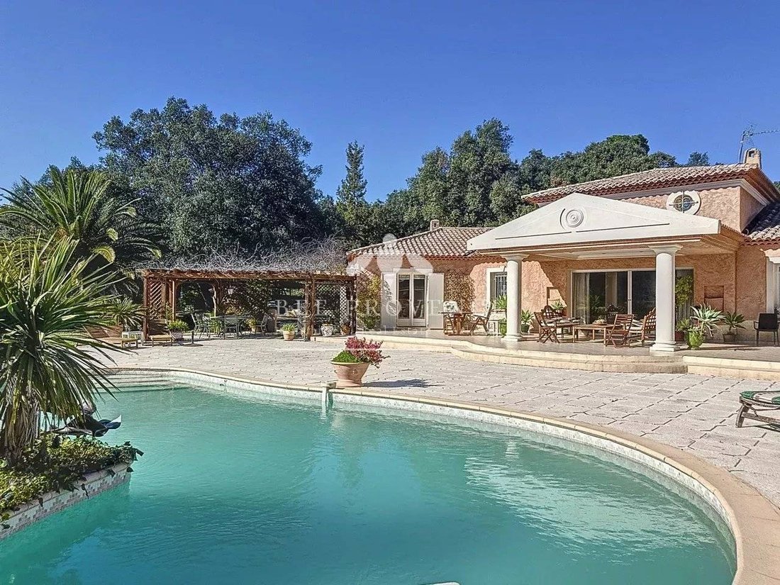 Villa in Besse-sur-Issole, Provence-Alpes-Côte d'Azur, France 2 - 16296473
