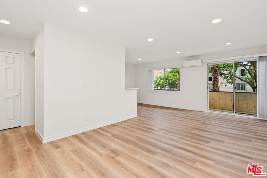 Los Angeles, California, United States 2 - 18664359