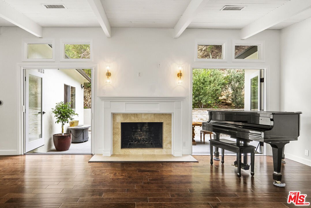 Los Angeles, California, United States 4 - 18664355