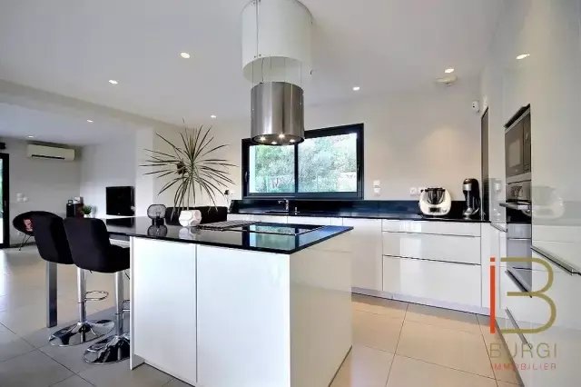 House in Ecarts, Roquebrune-sur-Argens, France 2 - 16784634