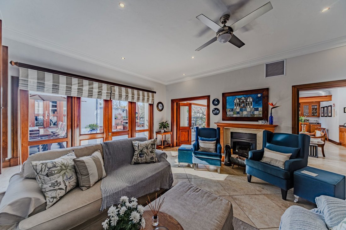 House in Waterkloof Ridge, Gauteng, South Africa 3 - 18662446