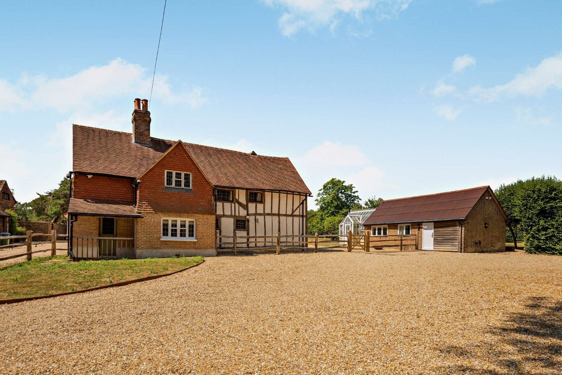 House in Rusper, England 1 - 18659523