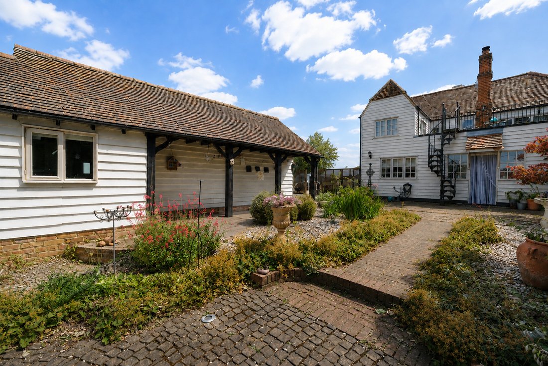 House in Roxwell, England 4 - 15575927