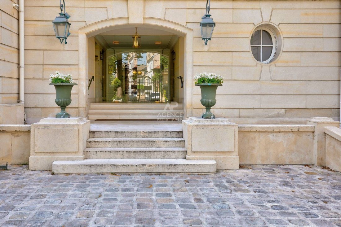 Apartment in Domaine National du Château, Versailles, France 1 - 18660076