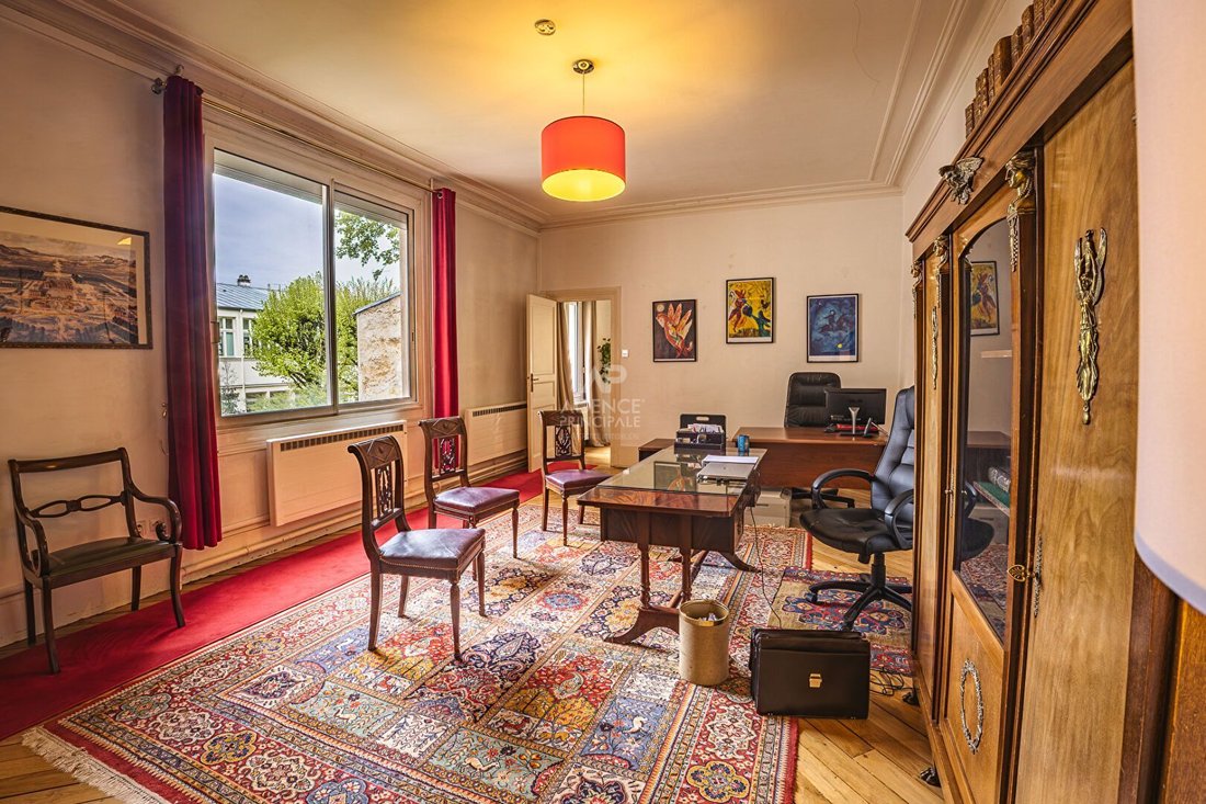 Apartment in Domaine National du Château, Versailles, France 2 - 18660336