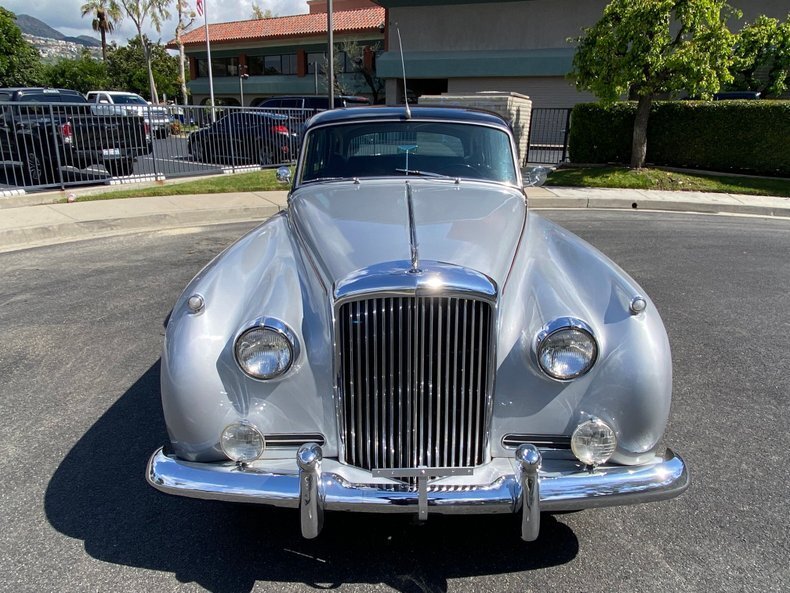 Sedan in Glendale, United States 4 - 18666346