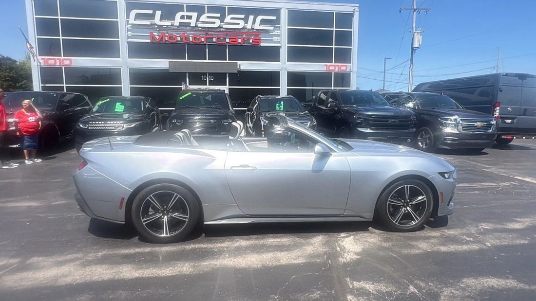 Cabriolet in Milwaukee, WI, United States 1 - 18664927