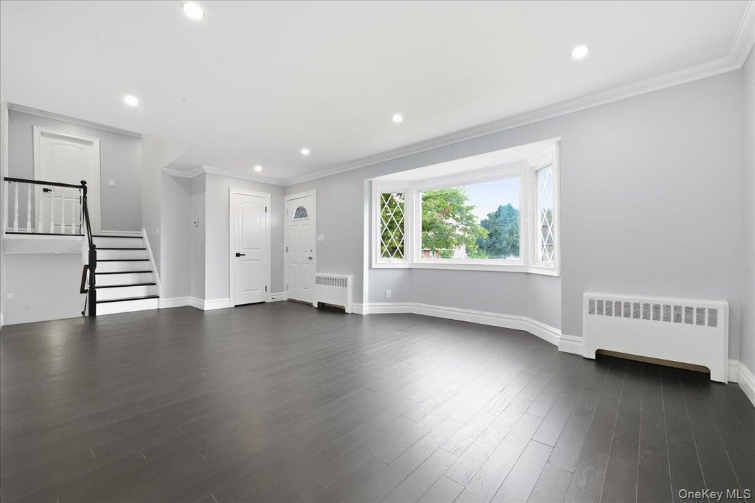 House in Plainview, New York, United States 4 - 18668950