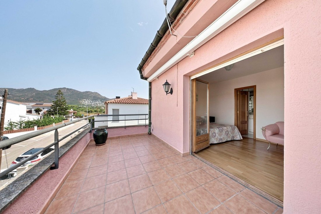 House in Roses, Catalonia, Spain 4 - 18666633