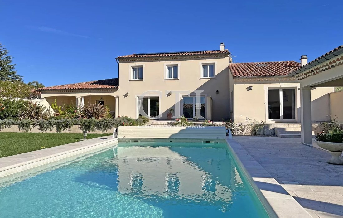 Estate in Est Nord, Vaison-la-Romaine, France 1 - 16575452