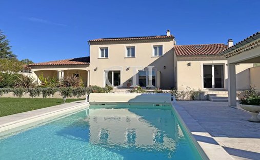 Estate in Est Nord, Vaison-la-Romaine, France 1