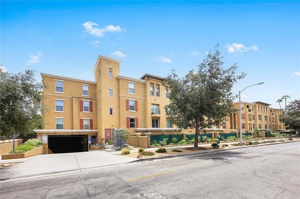 Condo in Altadena, California, United States 3 - 18669378