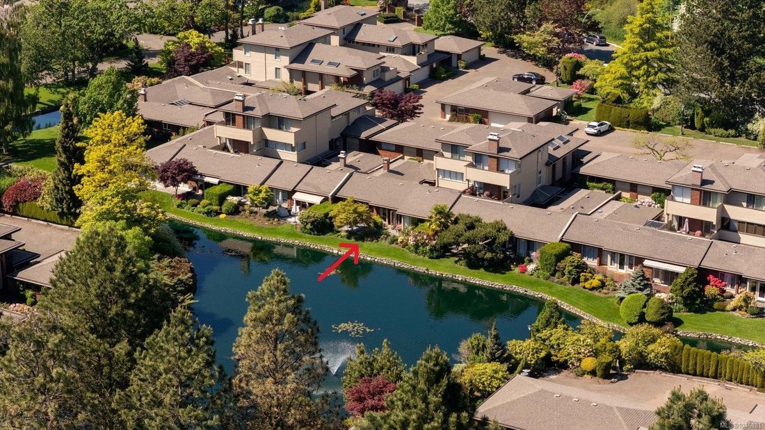 Townhouse in Oak Bay, British Columbia, Canada 2 - 18666525