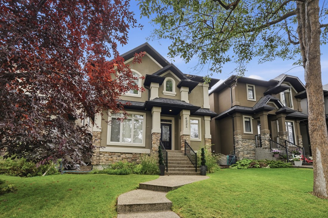 House in Calgary, Alberta, Canada 2 - 18660089