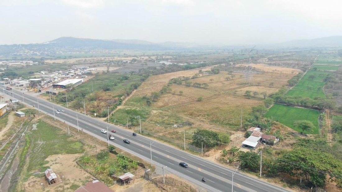 Land in Guayaquil, Guayas, Ecuador 1 - 18660286