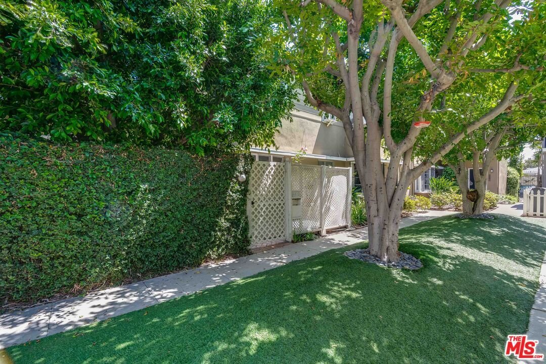West Hollywood, California, United States 4 - 18666976