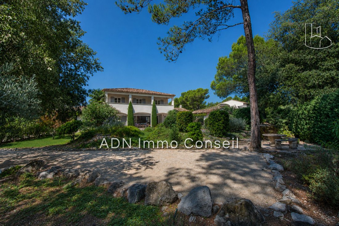 Villa in Mallemort, Provence-Alpes-Côte d'Azur, France 1 - 18668226