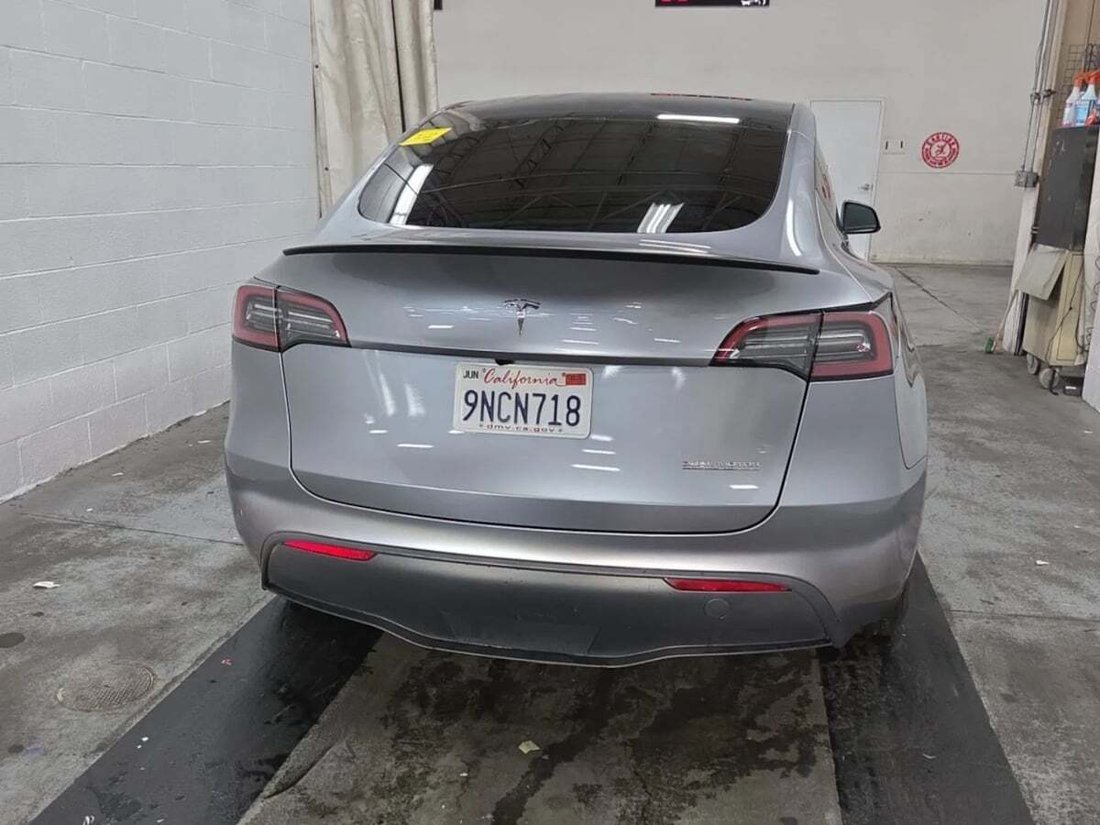 Suv in Newport Beach, CA, United States 5 - 18666732