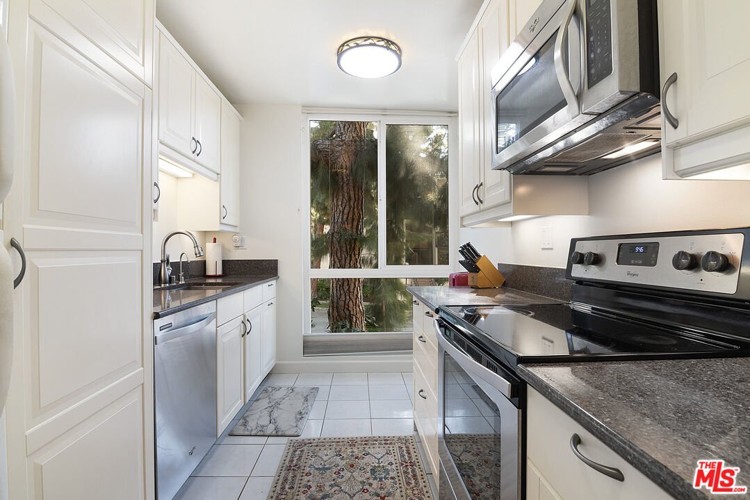 Condo in Los Angeles, California, United States 1 - 18664289