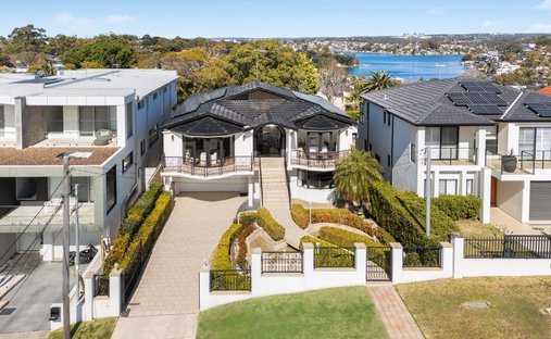 House in Blakehurst, New South Wales, Australia 1