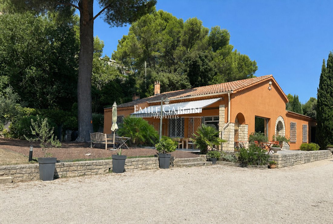 Villa in Avignon, Provence-Alpes-Côte d'Azur, France 1 - 16597640
