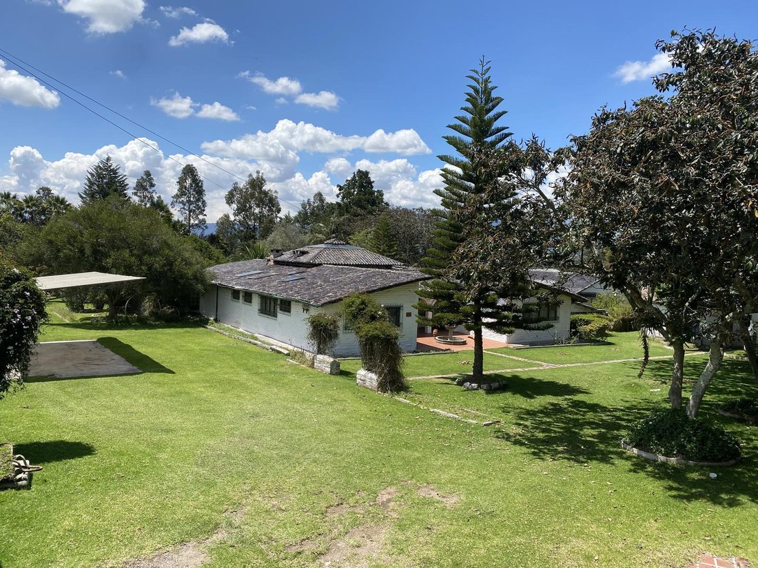 Land in Quito, Pichincha, Ecuador 1 - 18660246