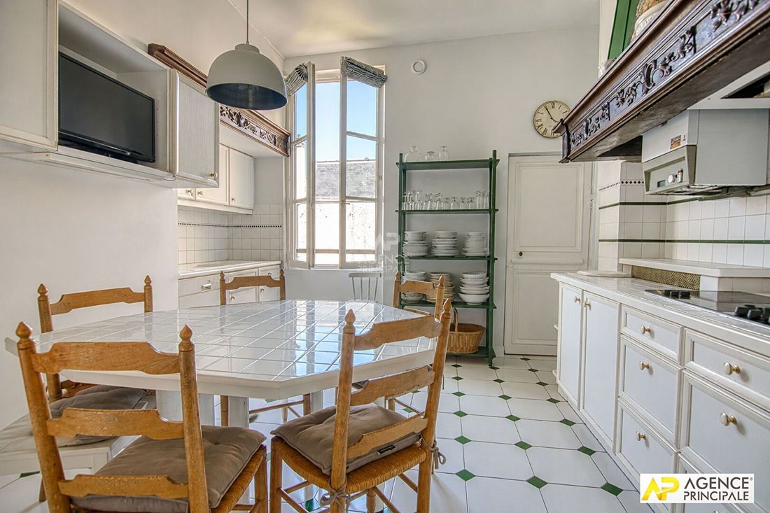 Apartment in Domaine National du Château, Versailles, France 5 - 18660269