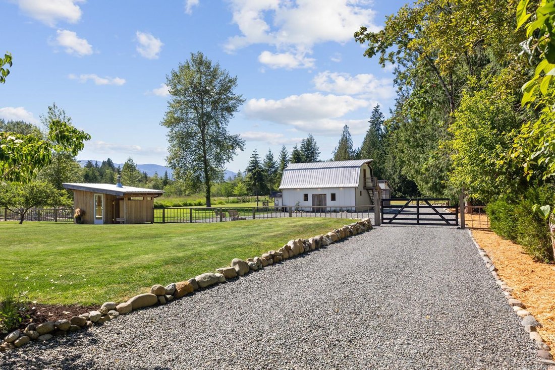 House in Courtenay, British Columbia, Canada 3 - 18670960