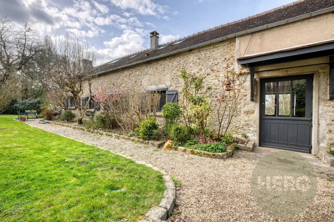 House in Montfort-l'Amaury, Ile-de-France, France 3 - 17368095