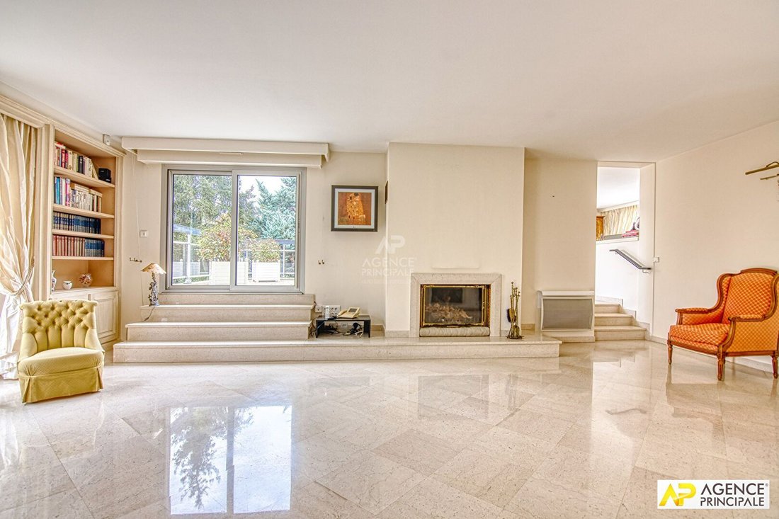 Apartment in Domaine National du Château, Versailles, France 2 - 18660370