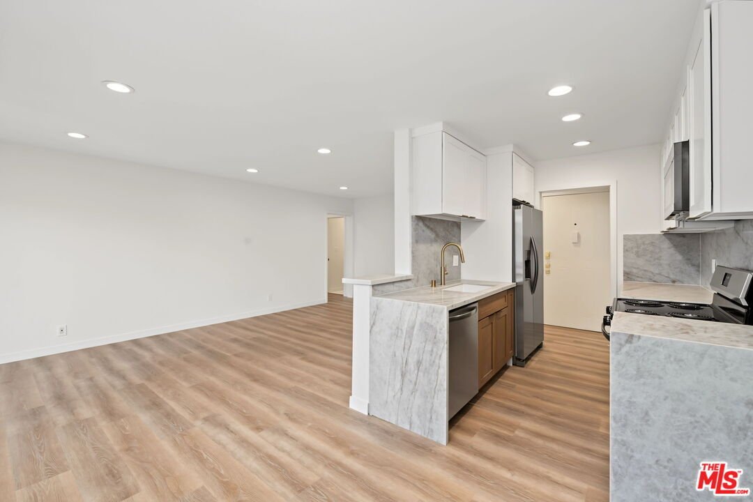 Los Angeles, California, United States 4 - 18664359