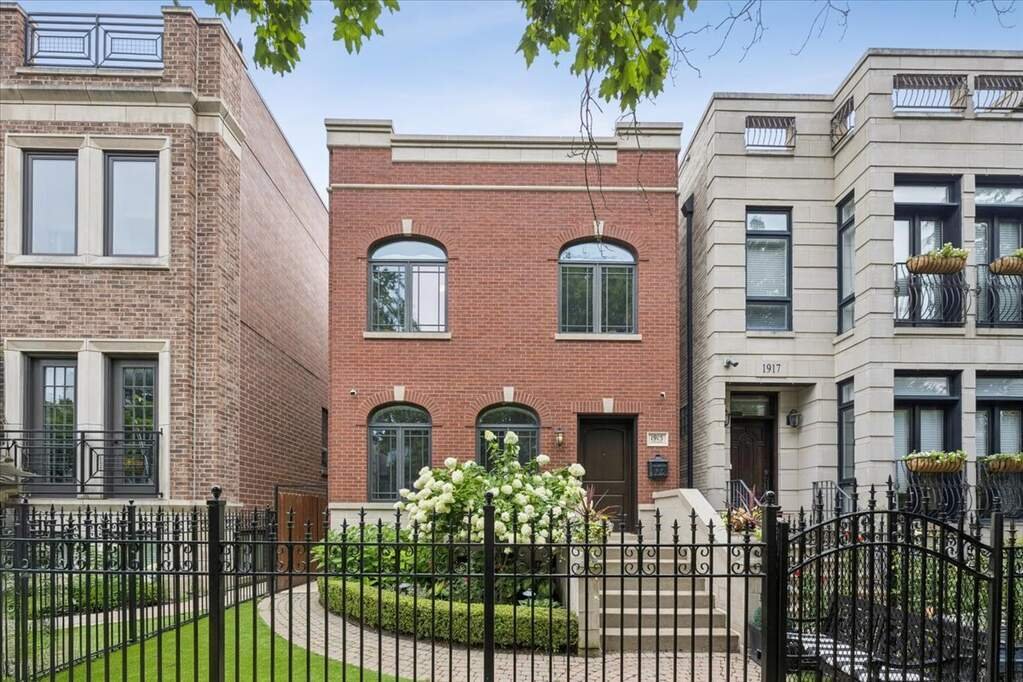 House in Chicago, Illinois, United States 2 - 18665477