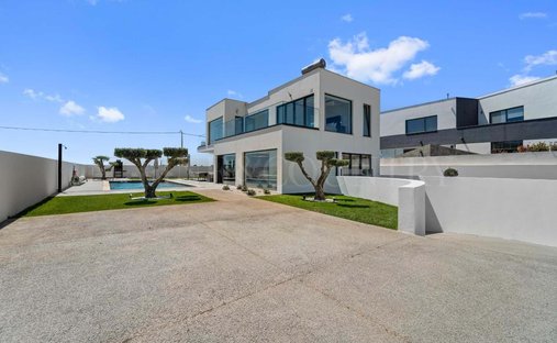 Villa in Alcantarilha, Algarve, Portugal 1