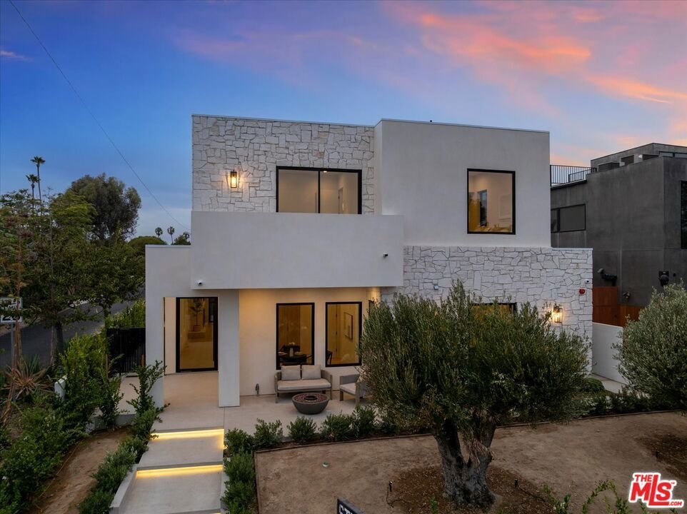 House in Los Angeles, California, United States 1 - 18662024