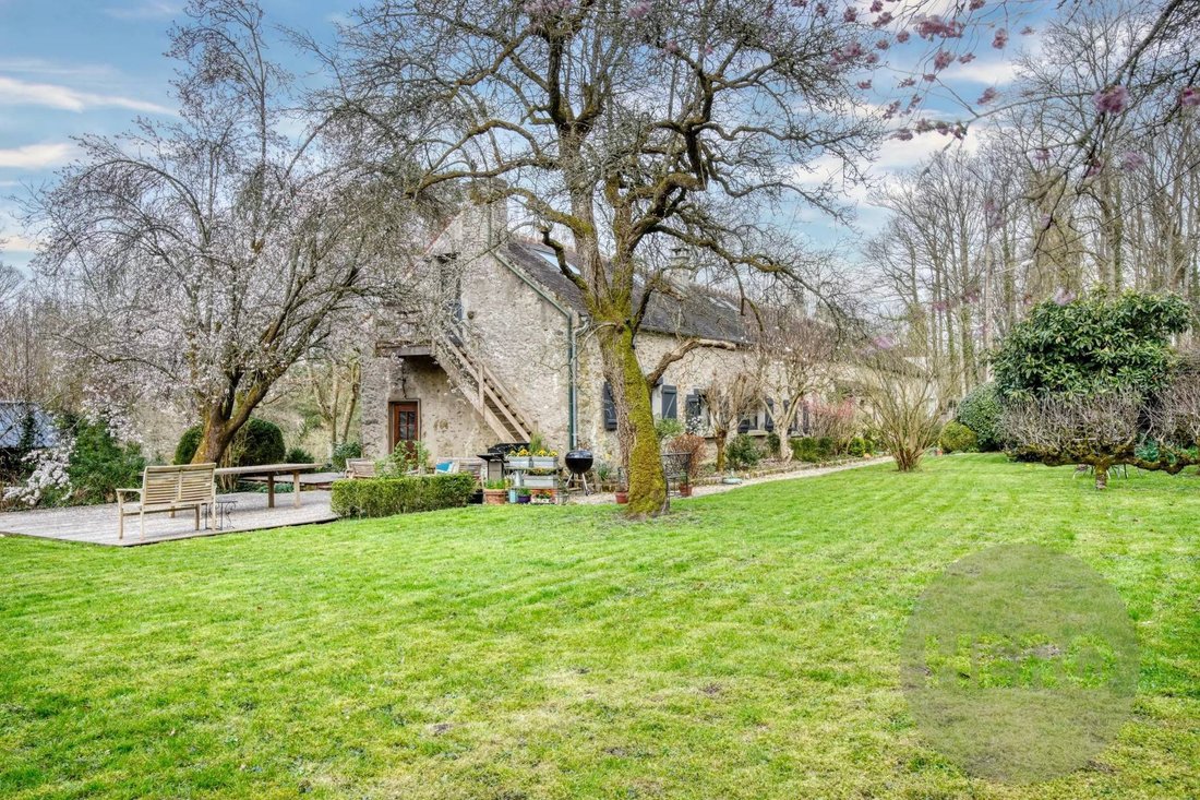 House in Montfort-l'Amaury, Ile-de-France, France 1 - 17368095