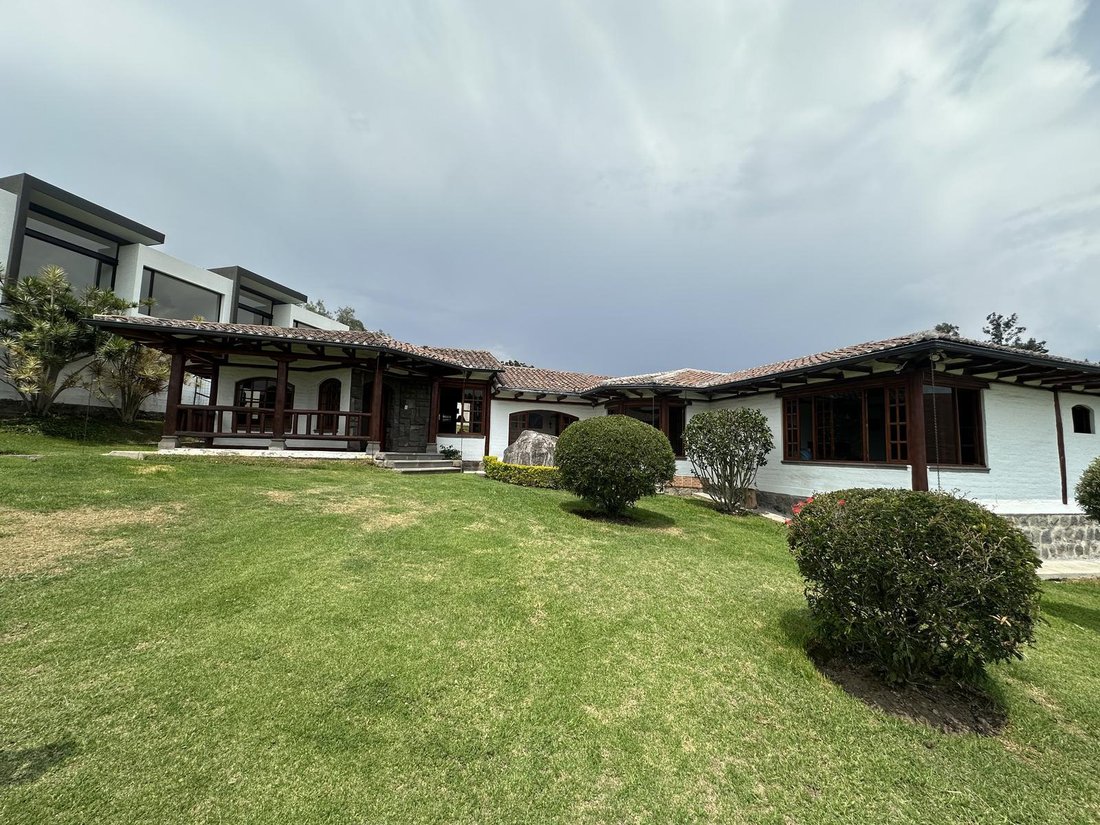 Land in Quito, Pichincha, Ecuador 1 - 18661492