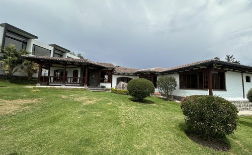 Land in Quito, Pichincha, Ecuador 1
