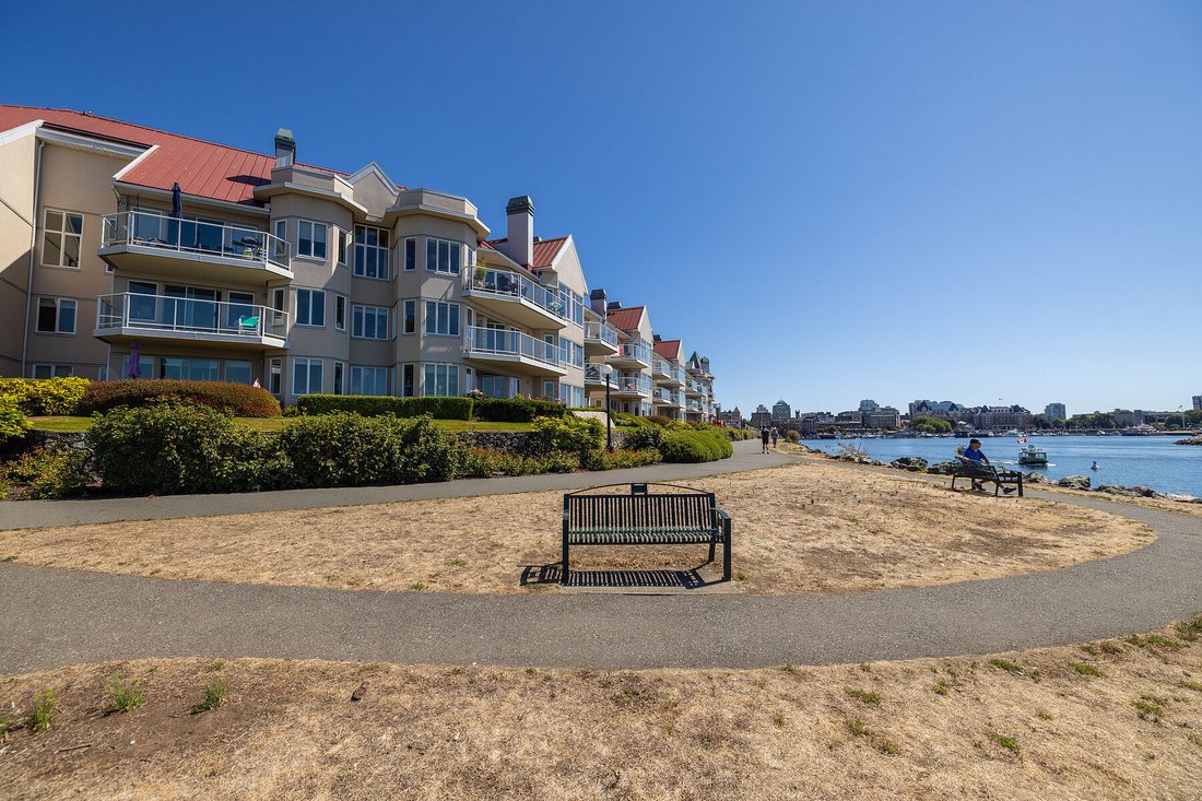 Condo in Victoria, British Columbia, Canada 3 - 18666429