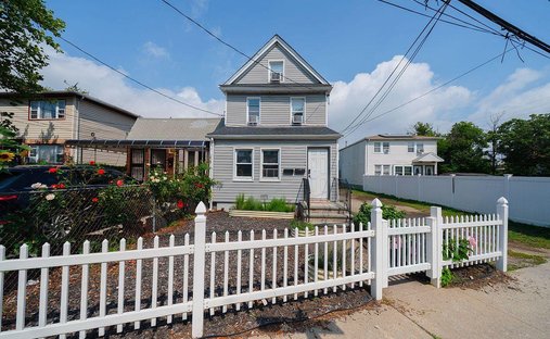 House in New York, New York, United States 1
