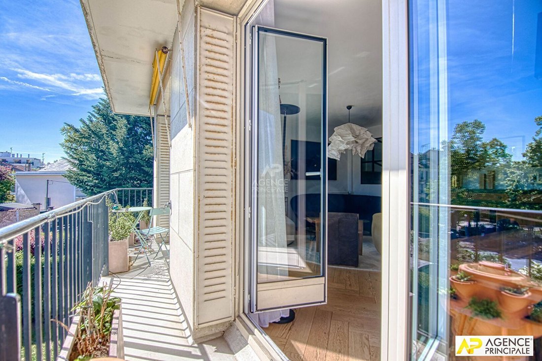 Apartment in Domaine National du Château, Versailles, France 4 - 18660203