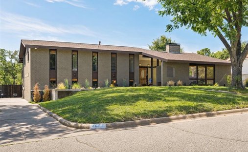 House in Arlington, Texas, United States 1