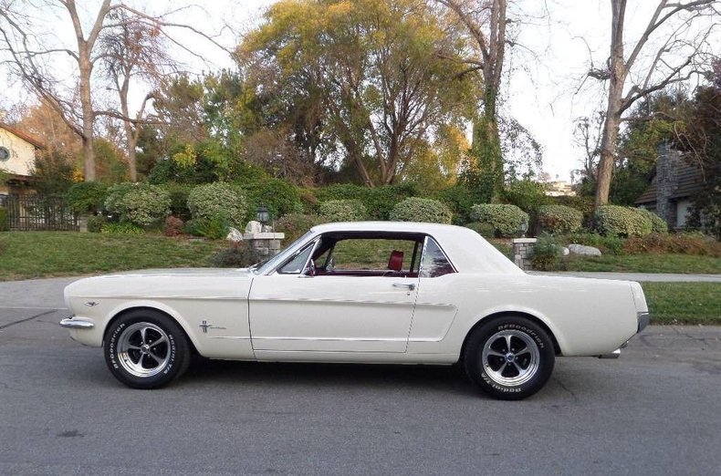 Coupe in Glendale, United States 4 - 18666333