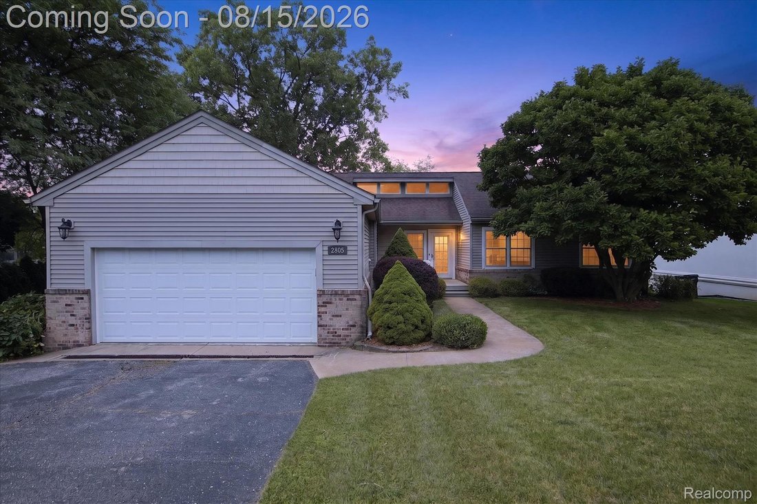 House in Brighton, Michigan, United States 1 - 18666094