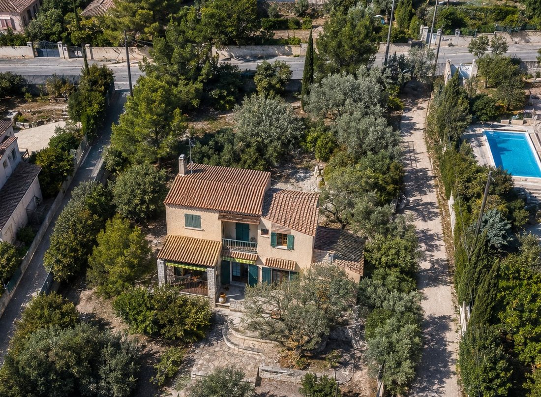 Villa in Ferrages, La Fare-les-Oliviers, France 1 - 17894489