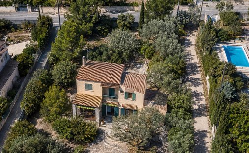 Villa in Ferrages, La Fare-les-Oliviers, France 1