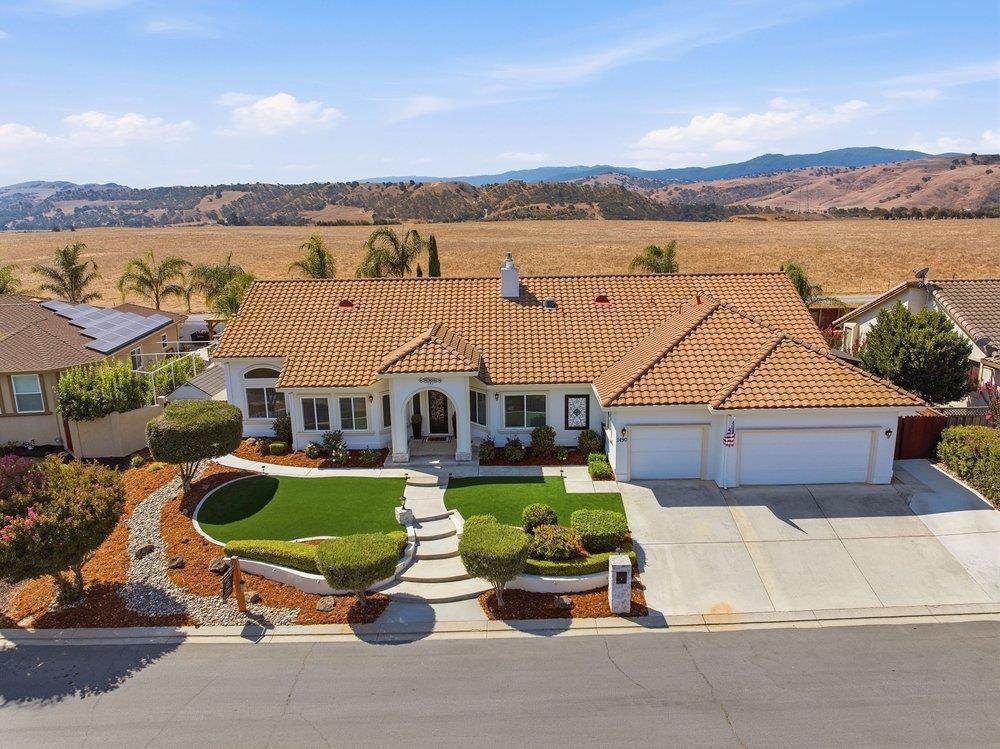 House in Hollister, California, United States 1 - 18666943