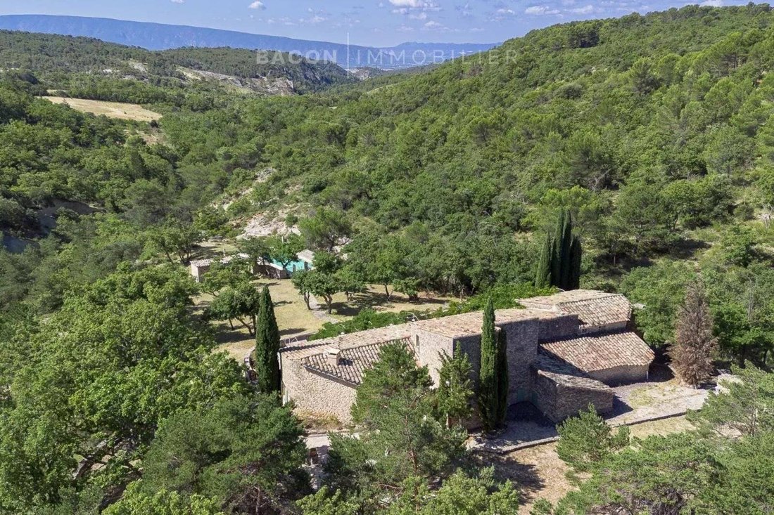 Estate in Gordes, Provence-Alpes-Côte d'Azur, France 2 - 16832825