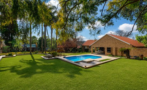 House in Hurlingham, Sandhurst, Gauteng 1