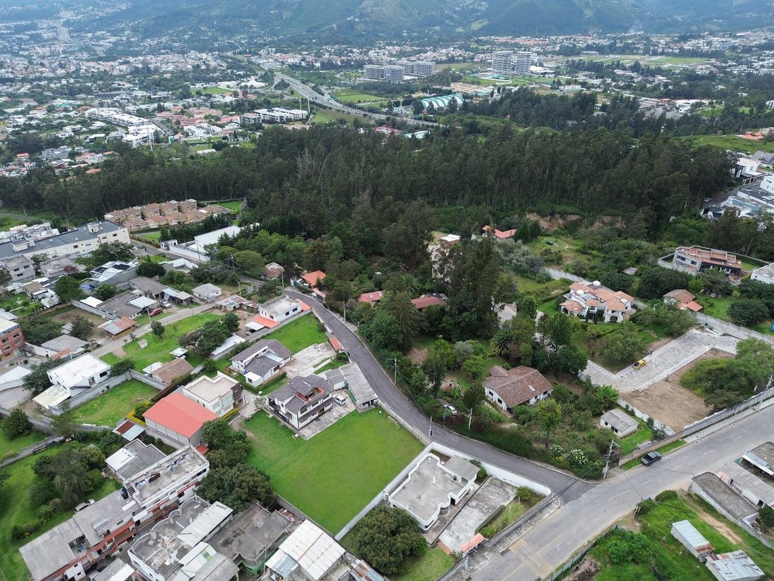 Land in Quito, Pichincha, Ecuador 2 - 18660451